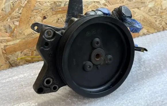 BMW 5 E60 E61 Power steering pump 7697974102 7787106 32417787106