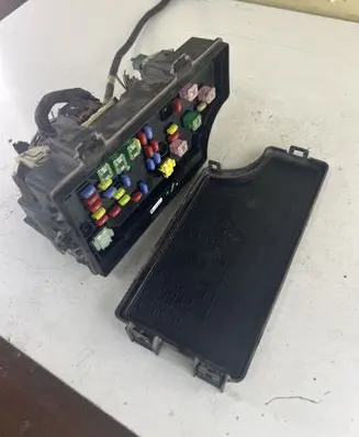 Jeep Compass Fuse module P04692341AD 04692341AD 715GKB7J4J