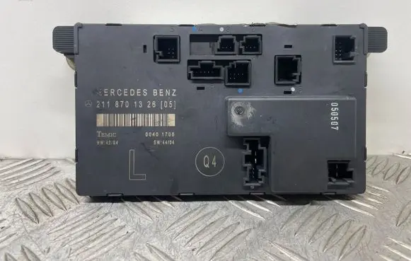Mercedes-Benz E W211 Door control unit/module 2118701326