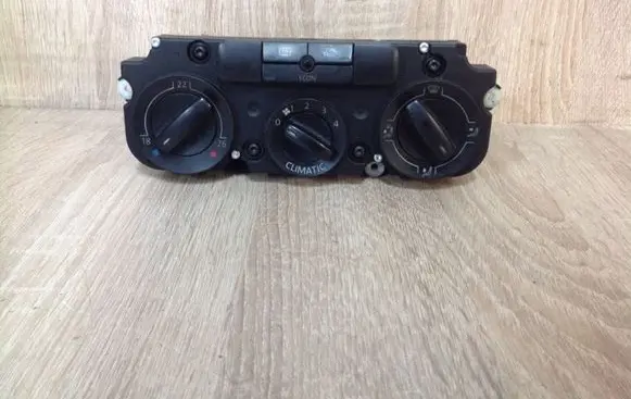 Volkswagen Golf V Climate control unit 742153