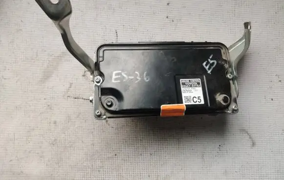Toyota Prius (XW50) Engine control unit/module 8966147751 2762009360