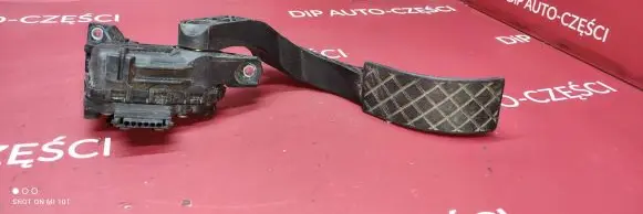 Volkswagen PASSAT B5 Accelerator throttle pedal 8D1723523N