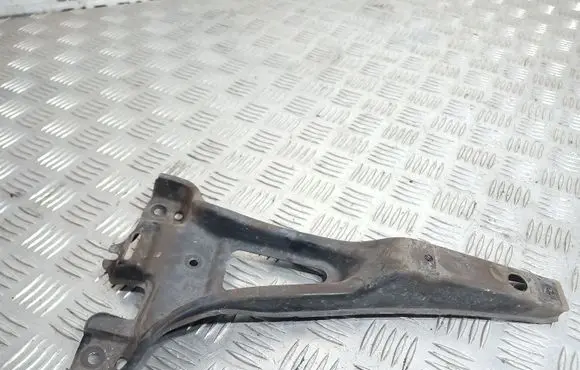 Volkswagen Golf IV Other engine bay part 1J0805569B