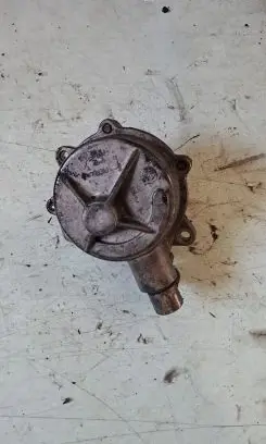 Audi A6 S6 C5 4B Vacuum pump 72218501
