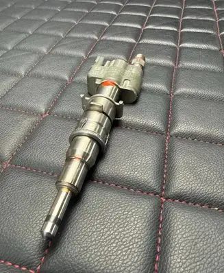 BMW 3 E90 E91 Fuel injector 7589048 758904811 10181010