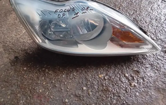 Ford Focus Headlight/headlamp