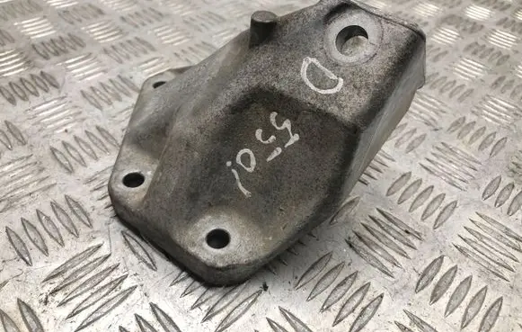 Engine mounting bracket