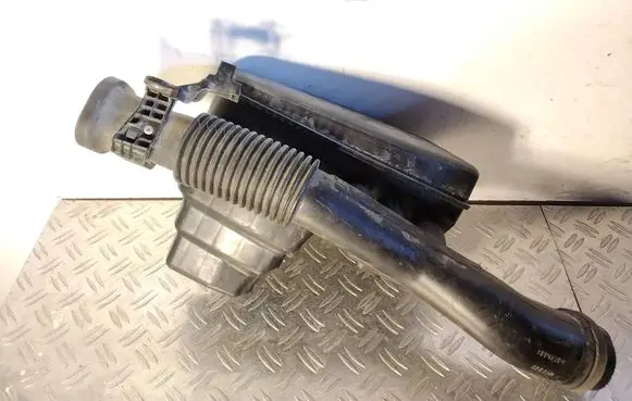 Intake resonator