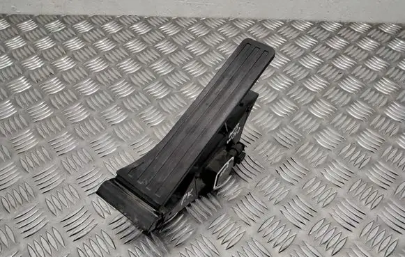 Mercedes-Benz E W212 Accelerator throttle pedal A2223001000