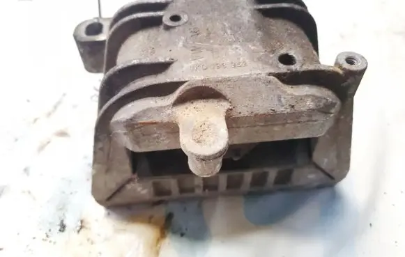 Skoda Octavia Mk2 (1Z) Engine mount bracket 1k0199262