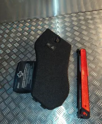 BMW 1 E81 E87 First aid kit 