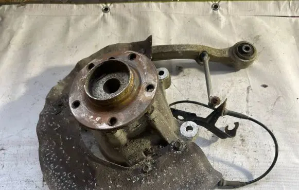 BMW 6 E63 E64 Front wheel hub 6762018