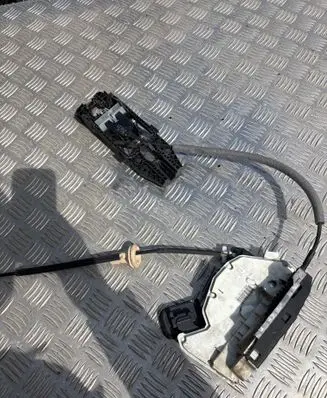 Volkswagen Golf VI Front door lock 5K1837016B