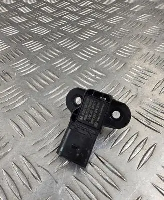 Audi Q7 4M Air pressure sensor 0261230235