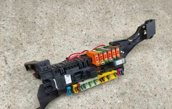 Mercedes-Benz GL X166 Fuse module A1665402350 YAP2577112 13935426