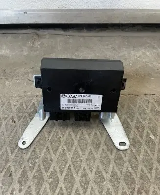 Volkswagen Golf Plus Tow bar trailer control unit/module 8P0907383 58299507A