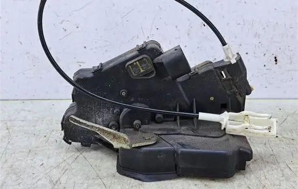 BMW 3 E46 Front door lock 