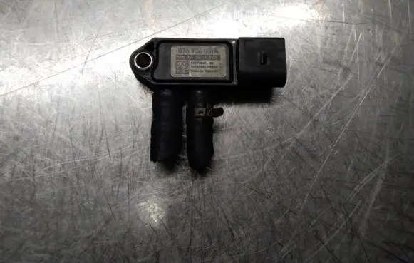 Volkswagen Transporter - Caravelle T5 Exhaust gas pressure sensor 076906051A