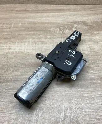 Mercedes-Benz E W210 Sunroof motor/actuator 0390201608 2108202842