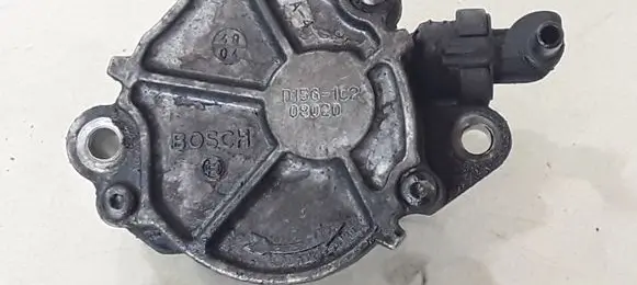 Ford Focus C-MAX Vacuum pump D1561C2