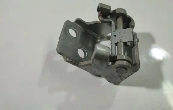 Peugeot 207 Front door upper hinge 