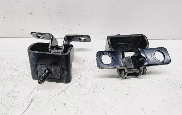 Citroen DS7 Crossback Tailgate/trunk/boot hinge 9813973480