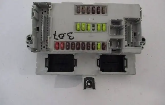 Alfa Romeo Giulietta Fuse module 50521948