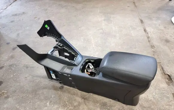 Ford Focus Center console 0526102436801 SD0526102436801