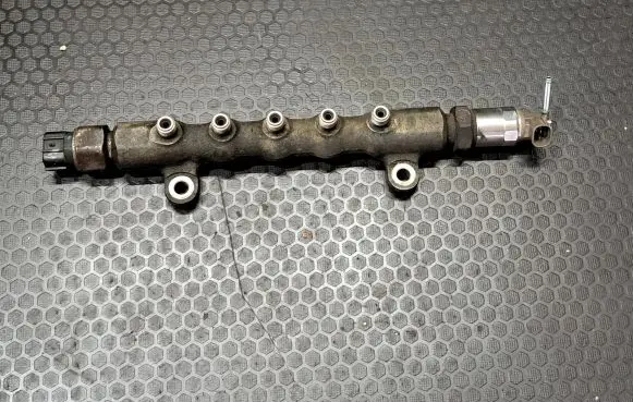 Toyota Corolla Verso AR10 Fuel main line pipe LF006184