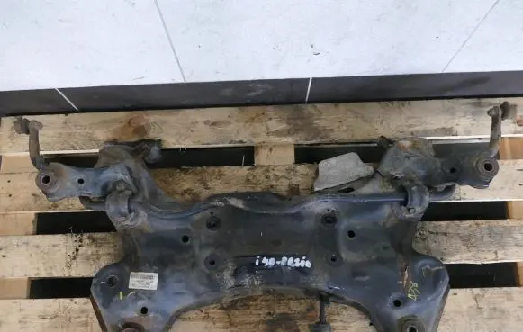 Hyundai i40 Front subframe 62401-3Z750