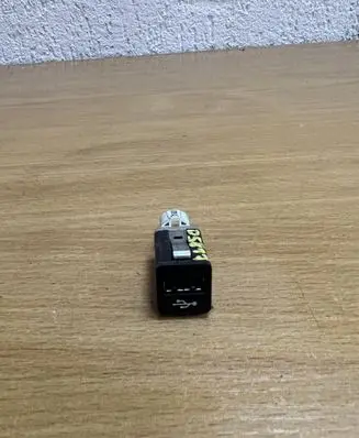 BMW 5 F10 F11 USB socket connector 916719601 D5817