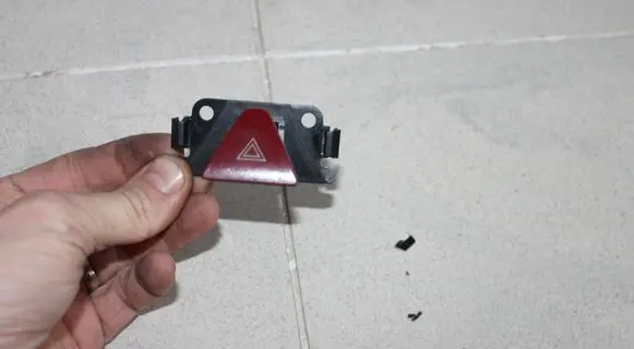 Peugeot 307 Hazard light switch 9642219577 FXNO2