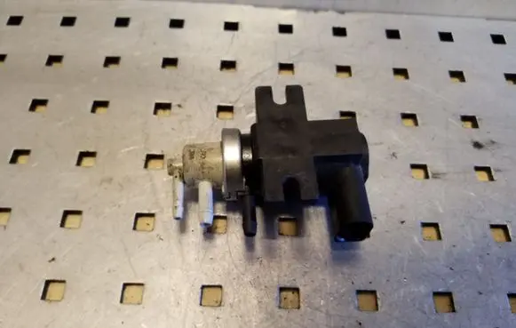 Audi A3 S3 8L Turbo solenoid valve 1J0906627B