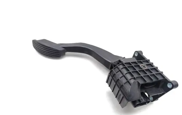 Accelerator throttle pedal