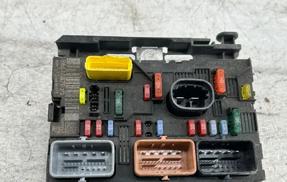 Citroen C4 Grand Picasso Fuse module 9661087080