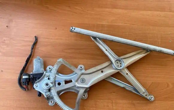 Mitsubishi L200 Front door window regulator with motor AE062040-2760 MN182353 AE0620402760
