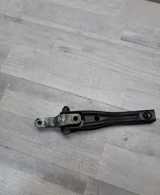 Volkswagen PASSAT B8 Engine mounting bracket 5Q0199855P 21082215