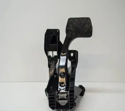 Volkswagen Jetta VII Brake pedal 5QM723058K