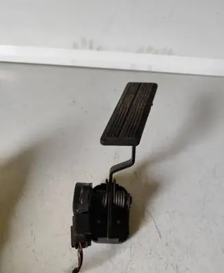 Chrysler Voyager Accelerator throttle pedal 04612742 F9A25AM1034269
