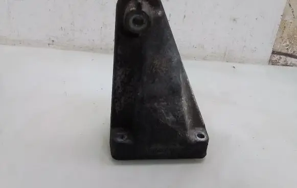 Mercedes-Benz E W211 Engine mounting bracket A6112230804
