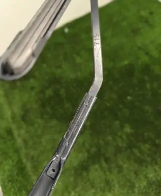 Land Rover Discovery 5 Front wiper blade arm 235A2