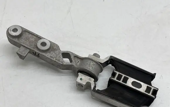 Volvo S60 Gearbox mount 31359890 AU7WW