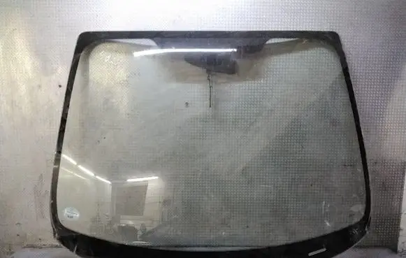 Ford Fiesta Front windscreen/windshield window 