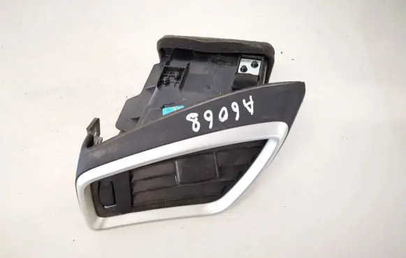 Nissan Qashqai Dashboard side air vent grill/cover trim 30490001 3049-0001