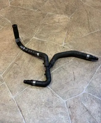 Mercedes-Benz CLS C218 X218 Engine coolant pipe/hose A2125010925