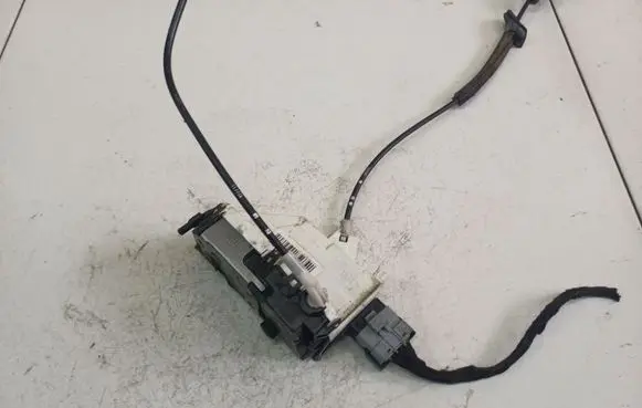 Citroen Berlingo Front door lock PSA828405