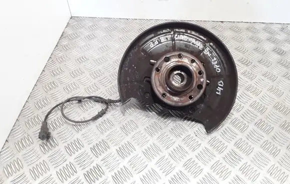Opel Meriva B Front wheel hub 13268980
