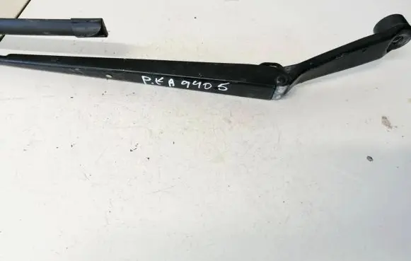 Suzuki SX4 Front wiper blade arm
