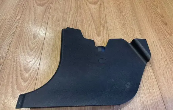 Foot area side trim