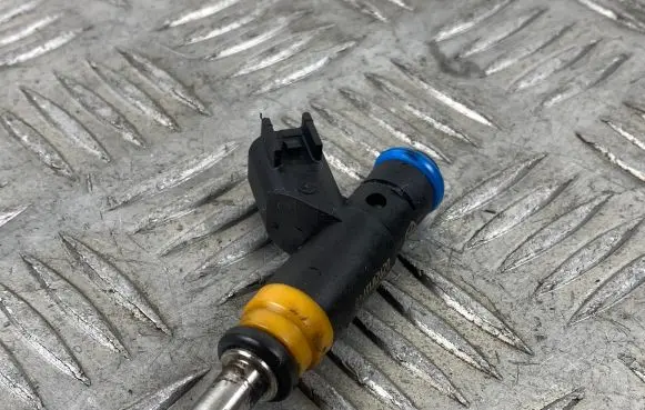 Jeep Grand Cherokee Fuel injector 05037479AC